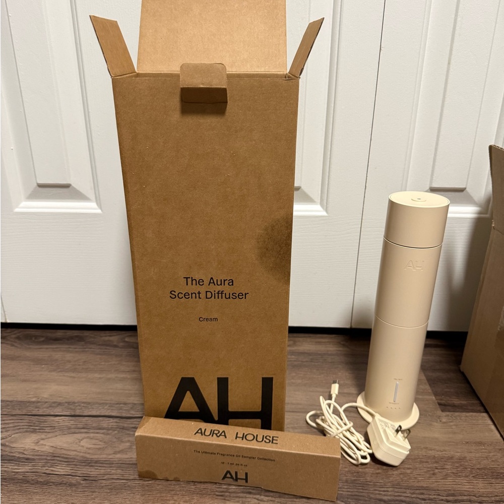 ✨ NIB Aura House Cream Scent Diffuser & Scent Sample Kit ✨